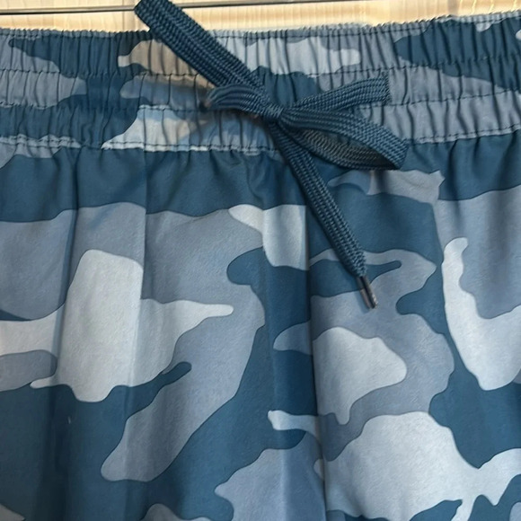 Kanu NWT women’s blue camo unlined swim/beach shorts size 12 - Picture 2 of 9